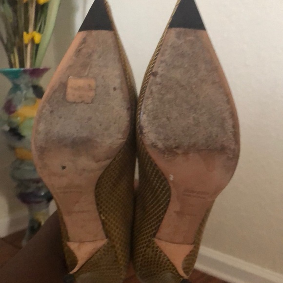 Vintage hardly worn Miu Miu snake skin pumps - Picture 2 of 4